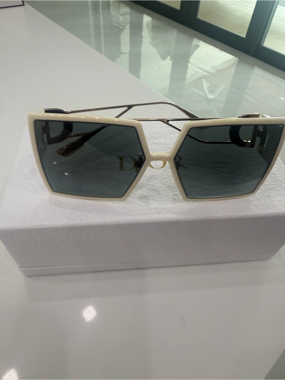 Geometric Cat-Eye Sunglasses - Cream Frame with Black Lenses